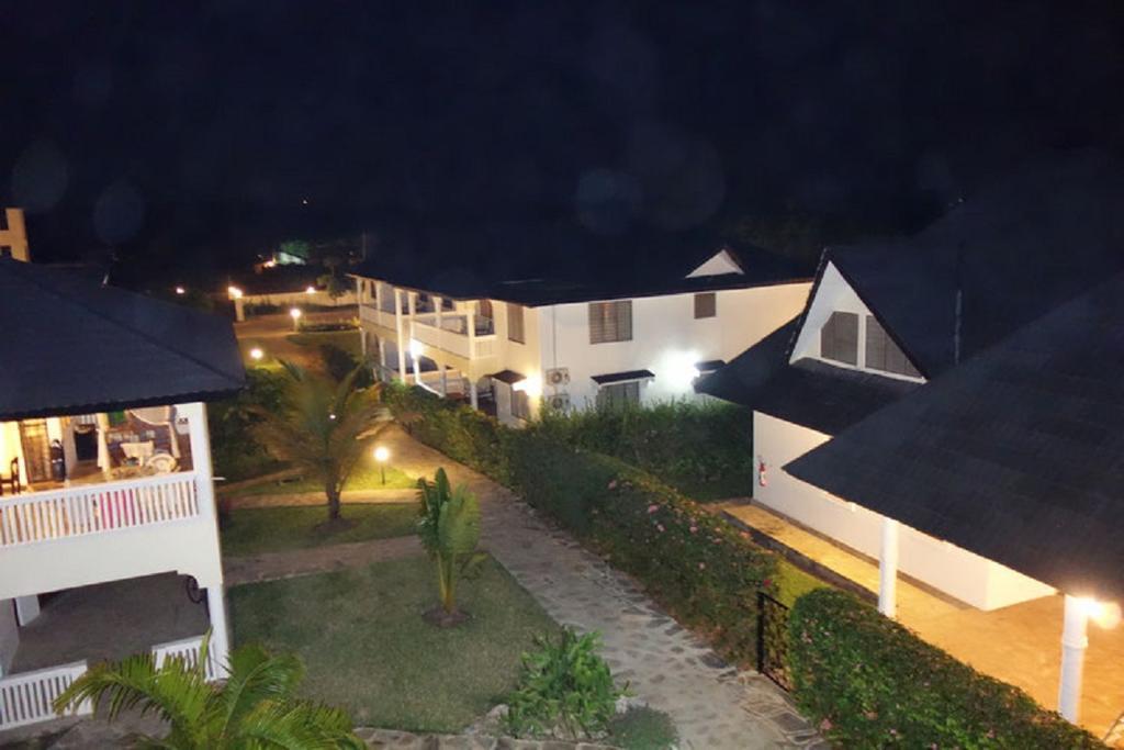Morning Star Diani Aparthotel Diani Beach Bagian luar foto